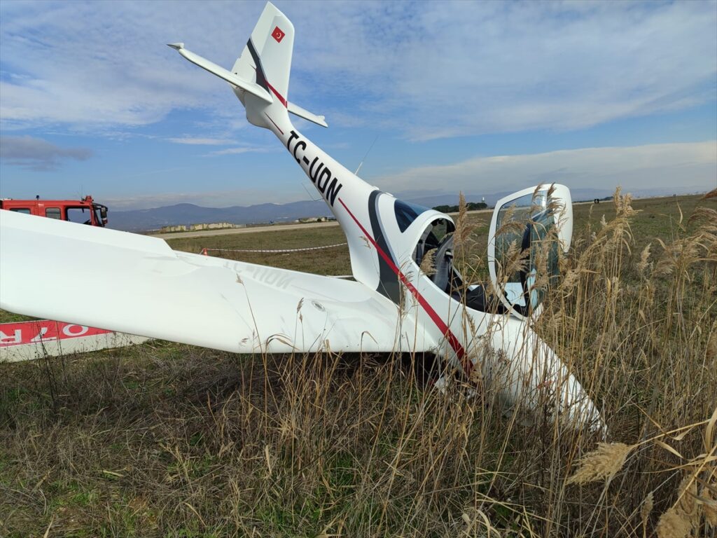 Bursa’da Pistten Çıkan Eğitim Uçağının Pilotu Yaralandı