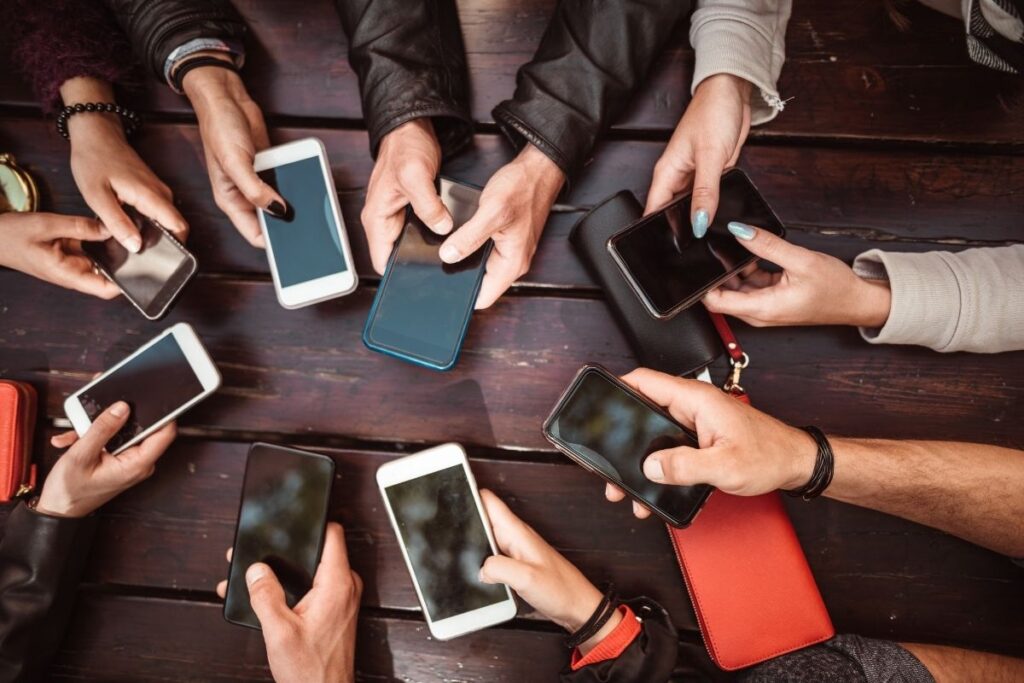 Cebimizdeki Tehlike: Cep Telefonları Kanseri Tetikliyor